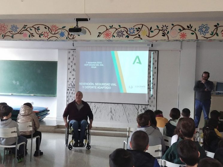 Fotografía jornada sensibilización en el CEIP Ciudad del Sol de Écija