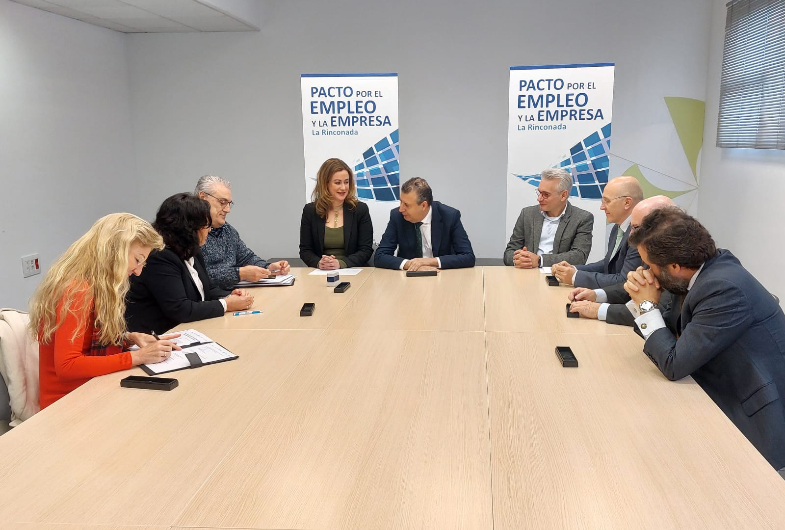 Fotografía Ayuntamiento La Rinconada Pacto de empleo