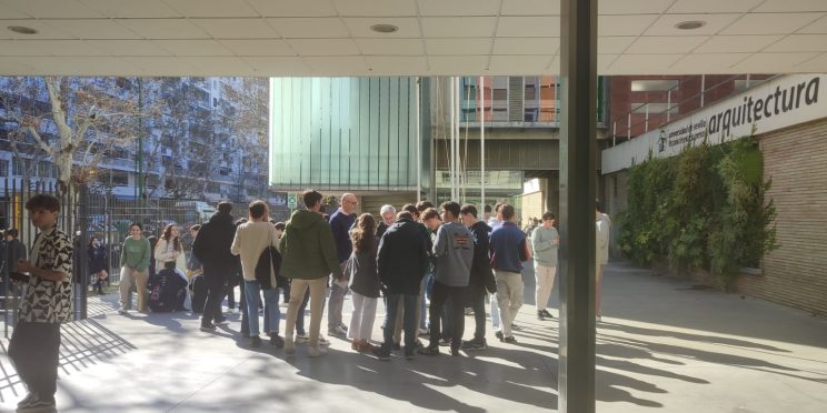 Fotografía participantes en la ETSA de la jornada de puertas abiertas