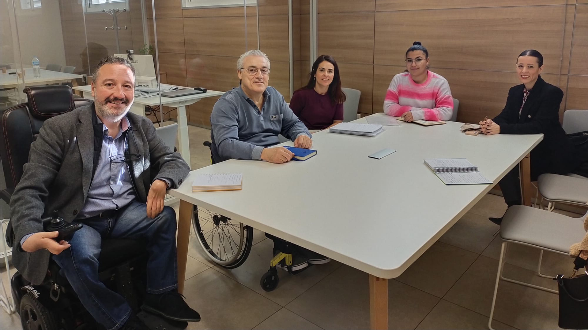 Fotografía Proyectos Integrales para la Inserción Laboral. Reunión UNEI