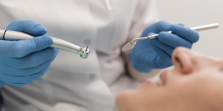 Fotografía decorativa de un procedimiento dental