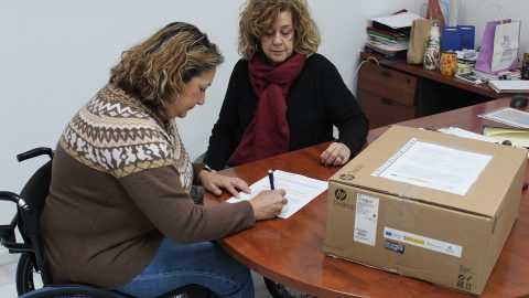 Fotografía entrega equipo ALMA Sevilla