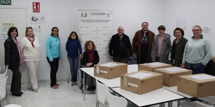 Fotografía entrega equipo EEMM programa N2