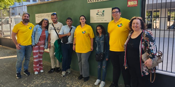 Fotografía Voluntarios y técnicos de COCEMFE Sevilla programa Be a Volunteer en la Asociación Niños con Amor