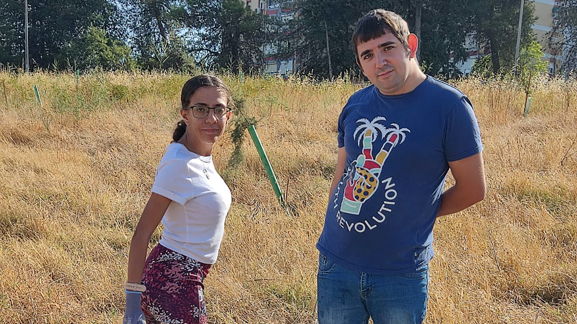Fotografía programa Be a volunteer jóvenes en acción medioambiental en el parque Vega de Triana
