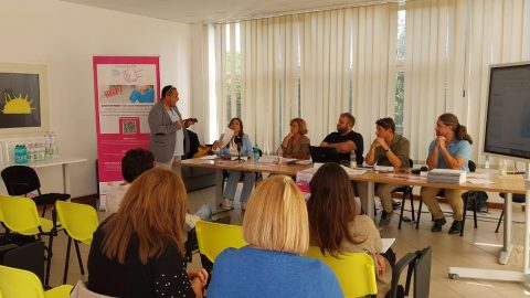 Fotografía integrantes mesa programa Safer Path evento Italia