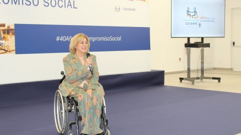 Fotografía presidenta Nieves Márquez en evento 40 aniversario COCEMFE Sevilla_12