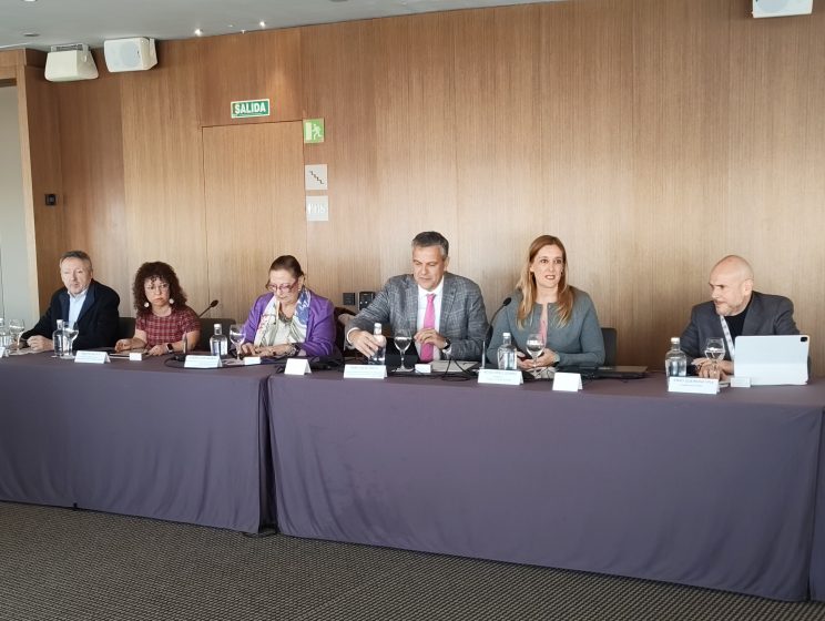 Fotografía Evento Andalucía Inclusiva son sus entidades, mesa representantes institucionales